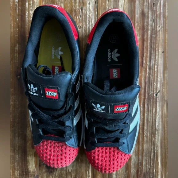 Adidas x LEGO Big Kids Superstar sneakers in black/red - Picture 7 of 8